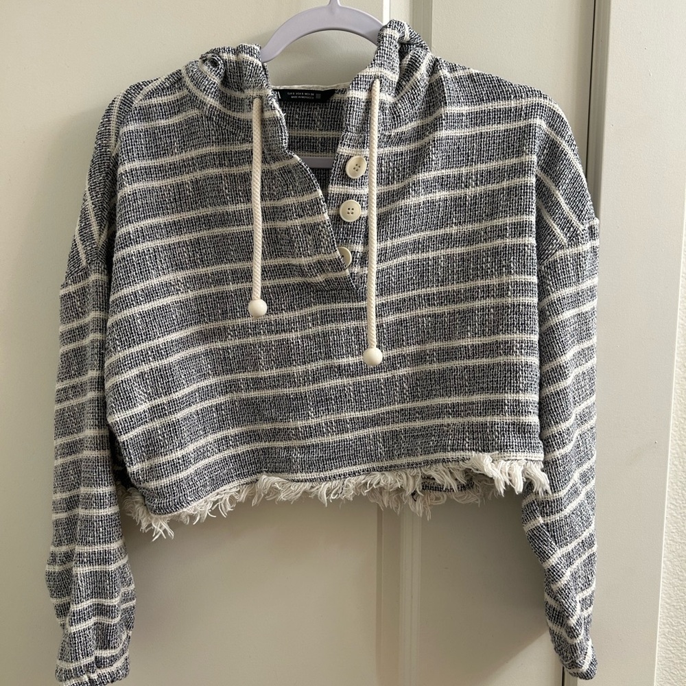 Beautiful lightweight stitched hoodie!